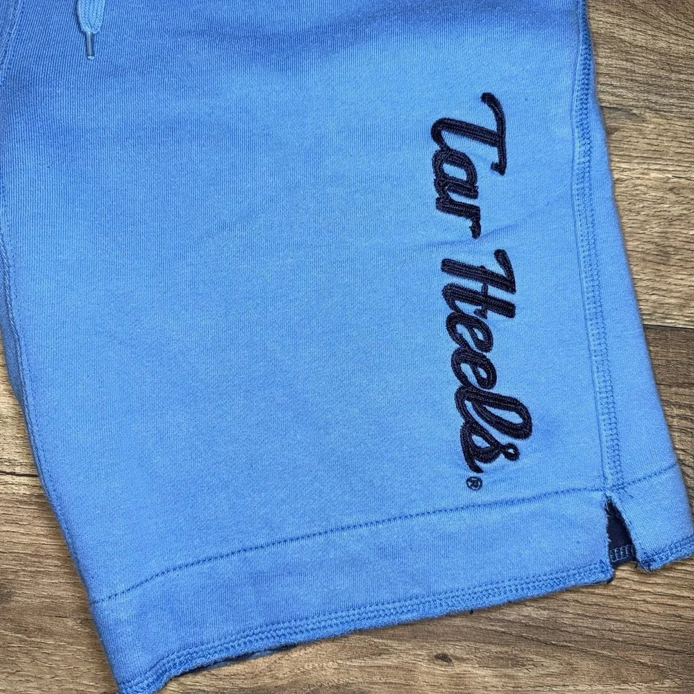 Colosseum Athletics North Carolina Tar Heels Fleece Shorts Size M
